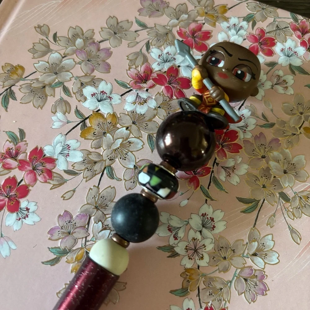Marvel Doorables: Black Panther: Okoye handmade beaded pen